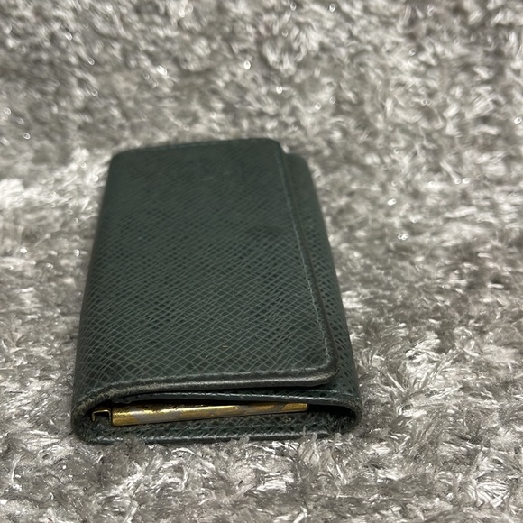 Louis Vuitton Key holder Key case Taiga Green Woman unisex Authentic - Picture 4 of 15